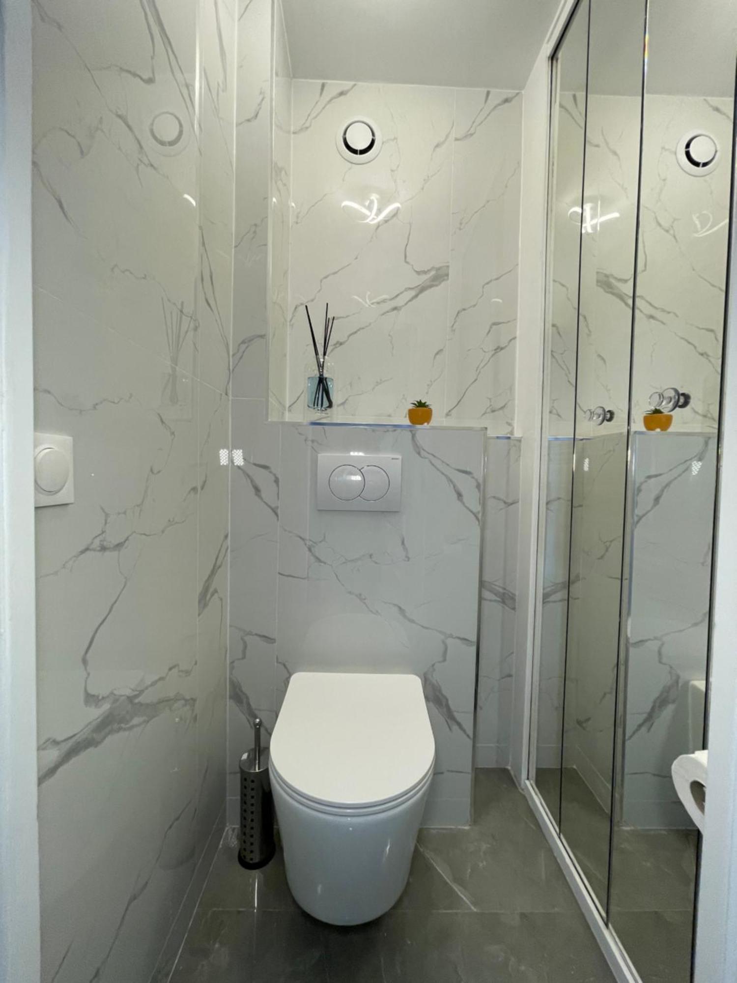 Paris Pantin Magnifique Appartement 4 Pieces De 108M2 Avec 2 Parking Interieur - Tres Cosy Pour 1 A 12 Personnes - Entierement Refait A Neuf Entire Apartment Luxurious And Warm - Pantin Paris 19 Eme Free Wifi Gratuit Exteriör bild