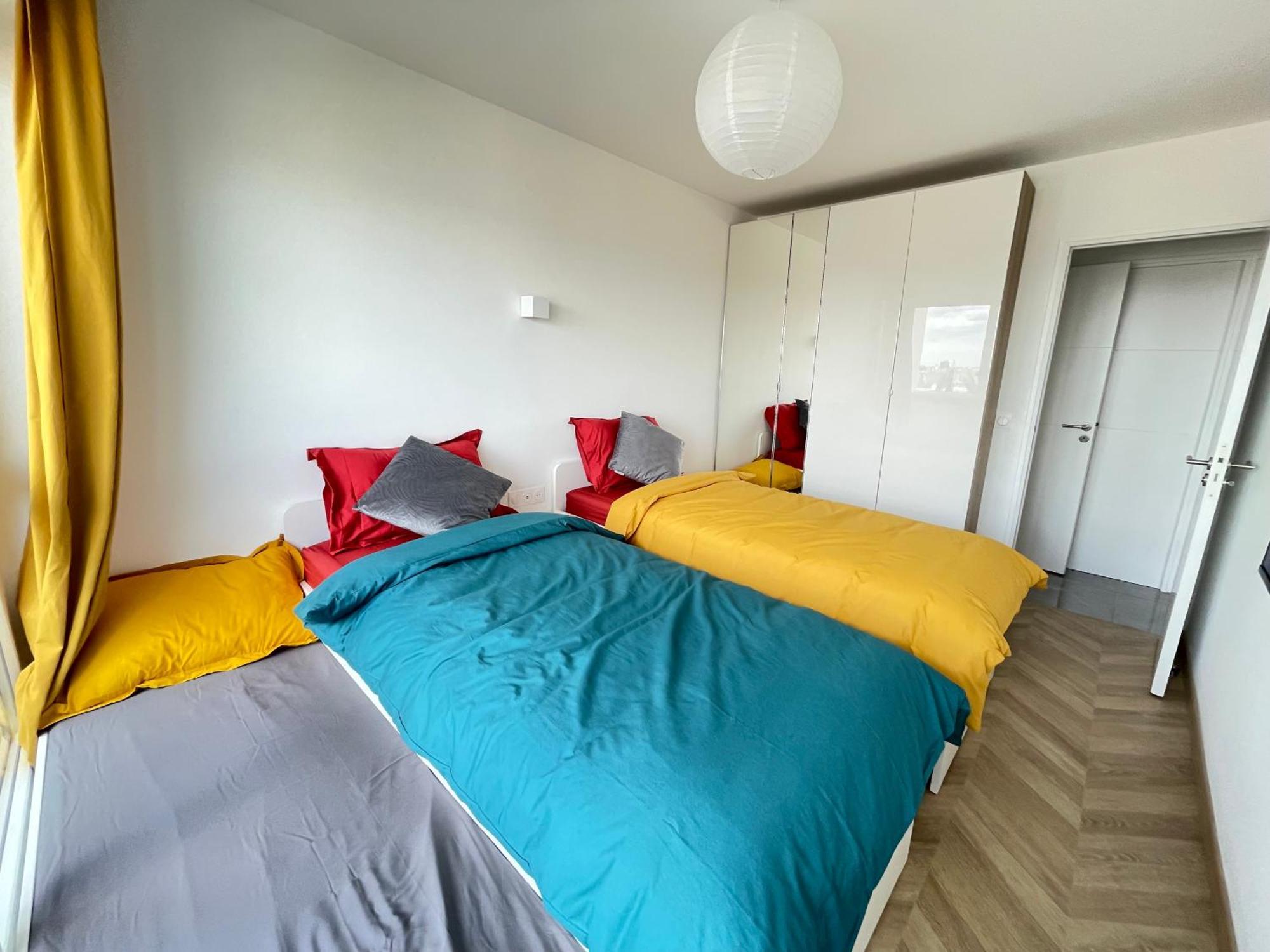 Paris Pantin Magnifique Appartement 4 Pieces De 108M2 Avec 2 Parking Interieur - Tres Cosy Pour 1 A 12 Personnes - Entierement Refait A Neuf Entire Apartment Luxurious And Warm - Pantin Paris 19 Eme Free Wifi Gratuit Exteriör bild