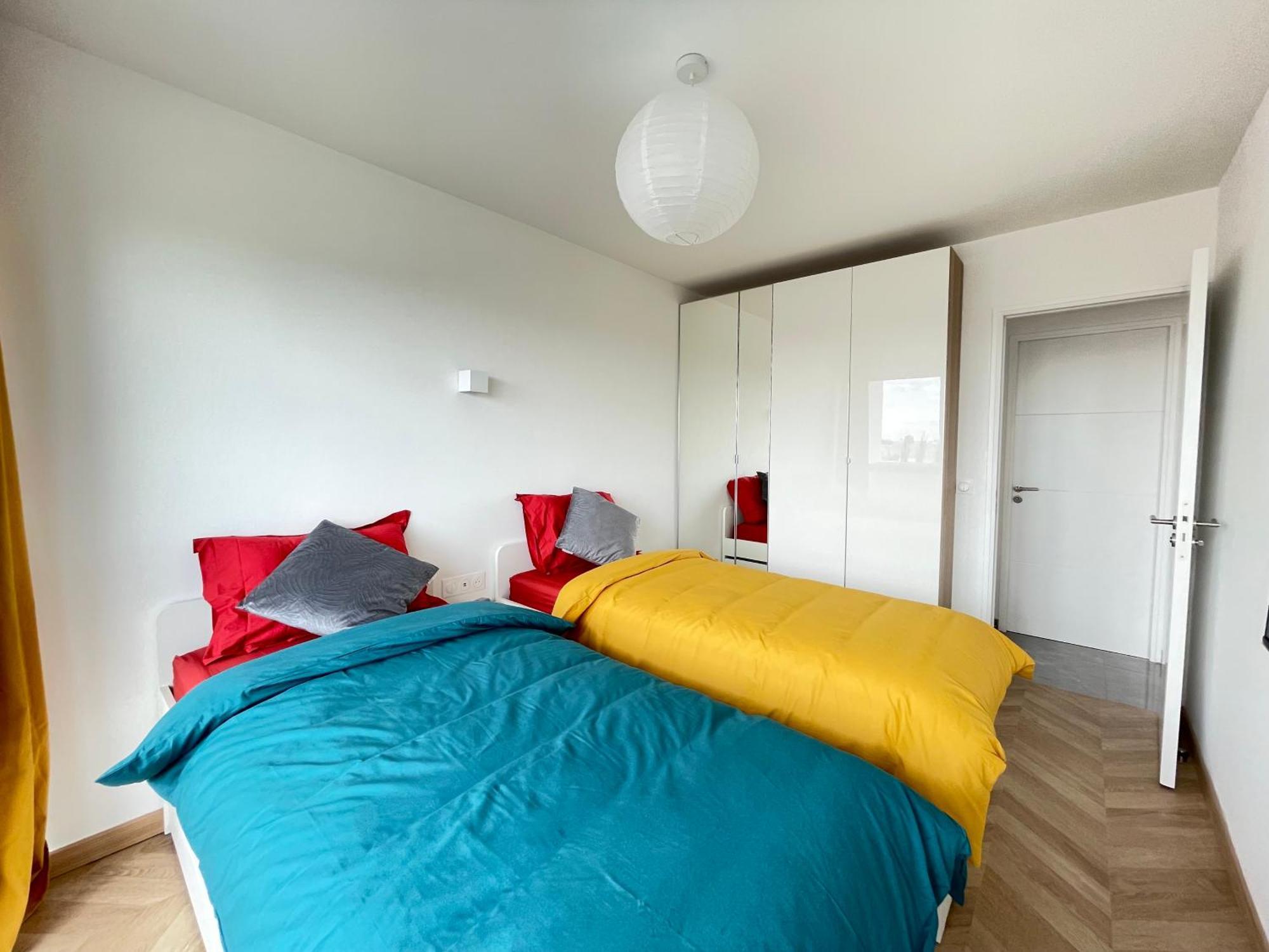 Paris Pantin Magnifique Appartement 4 Pieces De 108M2 Avec 2 Parking Interieur - Tres Cosy Pour 1 A 12 Personnes - Entierement Refait A Neuf Entire Apartment Luxurious And Warm - Pantin Paris 19 Eme Free Wifi Gratuit Exteriör bild