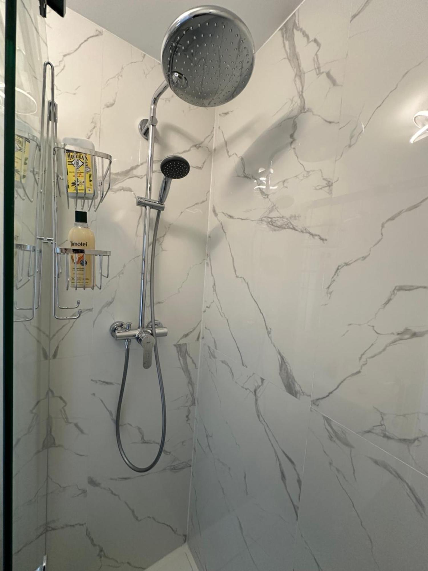 Paris Pantin Magnifique Appartement 4 Pieces De 108M2 Avec 2 Parking Interieur - Tres Cosy Pour 1 A 12 Personnes - Entierement Refait A Neuf Entire Apartment Luxurious And Warm - Pantin Paris 19 Eme Free Wifi Gratuit Exteriör bild
